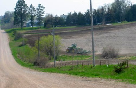 2010-04-12_Dust_flies_as_this_farmer_prepares_his_fields