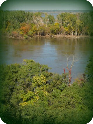 2011-09-30 MO_River_from_Lewis__Clark_Center_NE_City_copy
