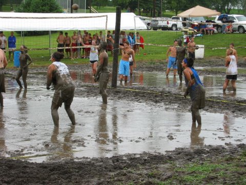 07-04-2010_Mud_Volleyball_27