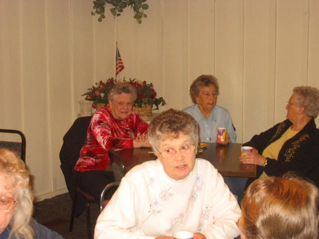 11-12-2009_Minnie_Mae_Sayers_front__guests